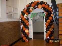 OIP 1760965892 Helium Balloons and arches